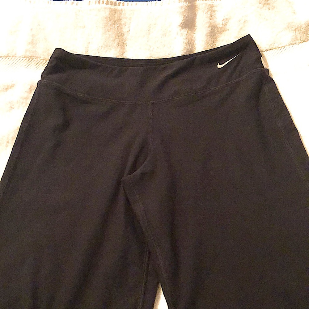 Nike DRI-FIT cropped leggings